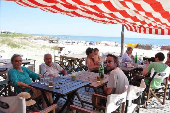 Celebrando o dia lindo em Cabo Polonio, no litoral do Uruguai